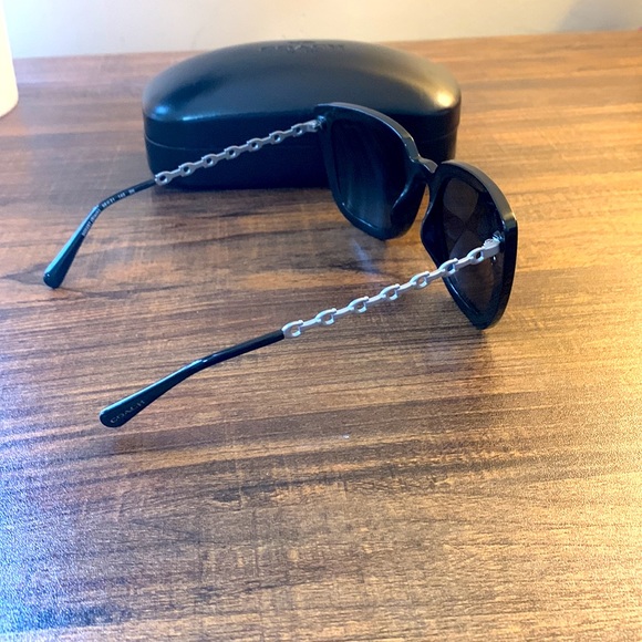 Coach Sunglasses (HC8258U) - LIKE NEW - Picture 4 of 8